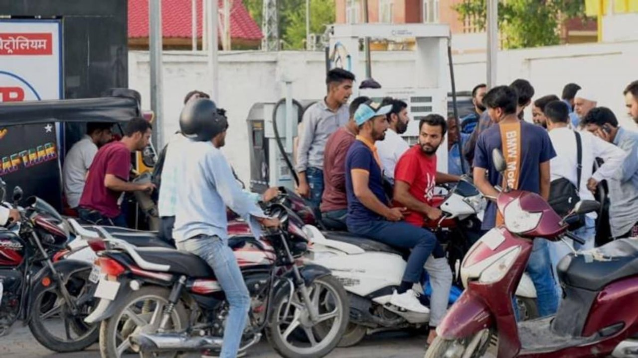 Petrol-Diesel costlier for 19 times in 46 Days