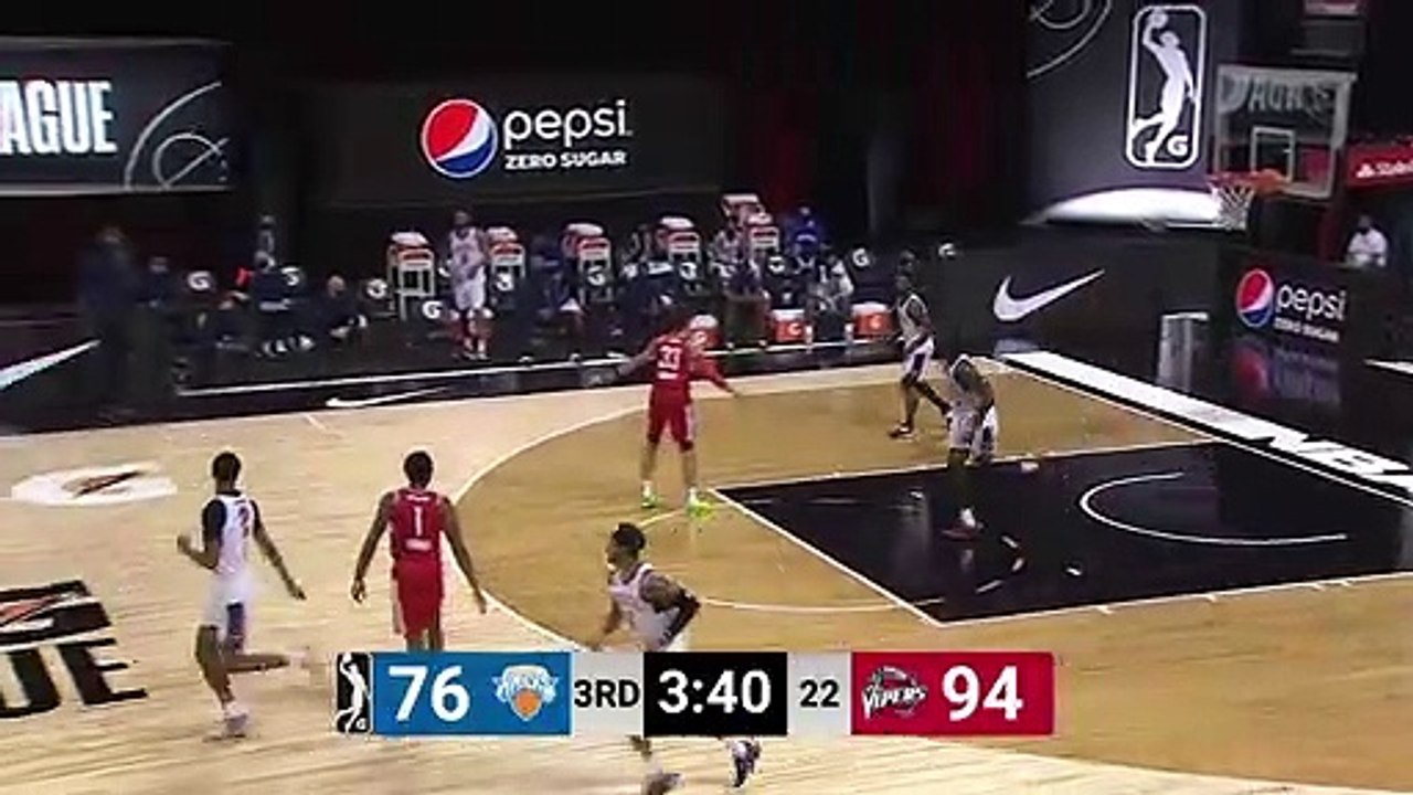 Simisola Shittu with the big dunk