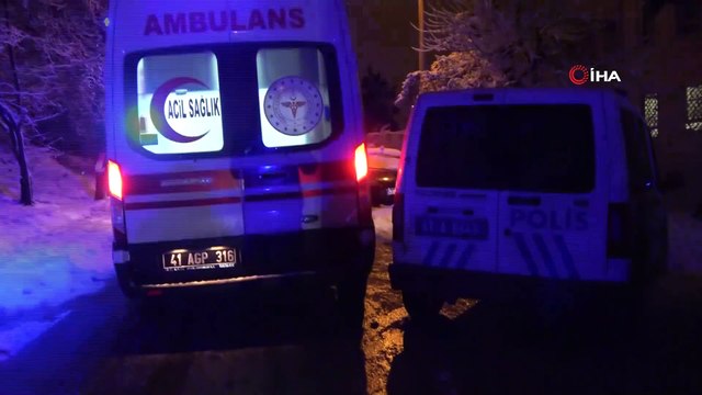 Ayrılmak için eşyalarını almaya gelen sevgilisini öldürerek cesedini rehin aldı