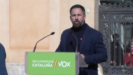 Tải video: El ultraderechista Abascal se acerca a los manifestantes independentistas en el mitin de su formación en Tortosa