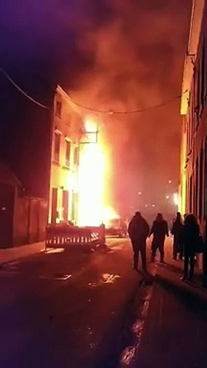 Waremme: violent incendie dans un salon de coiffure rue Zénobe Gramme