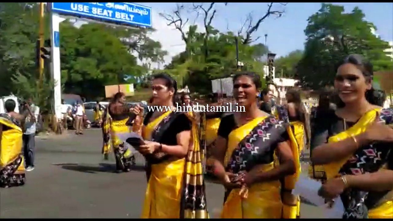 சாலை பாதுகாப்பு மாதத்தை முன்னிட்டு போக்குவரத்து போலீசார் மற்றும் 50 க்கும் மேற்பட்ட திருநங்கைகள் கலந்துகொண்டு விழிப்புணர்வு பிரசாரம்!  இடம்: சென்னை ஸ்பென்சர் சிக்னல் அருகில்!