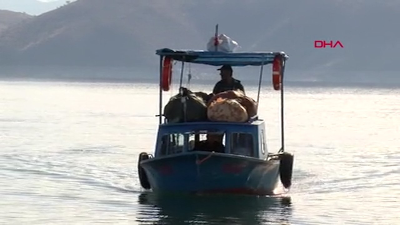 Balıkçıların dondurucu soğukta zorlu mesaisi