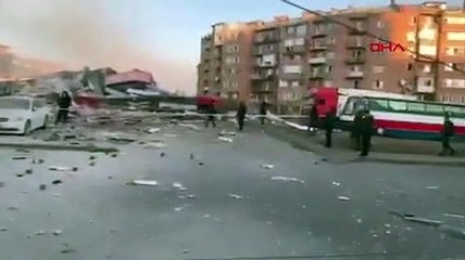 Korkunç patlama binayı yerle bir etti