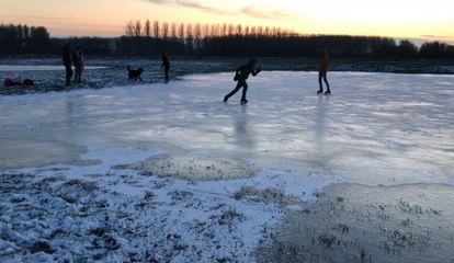 Séance de patinage sur glace naturelle dans le Nord du pays