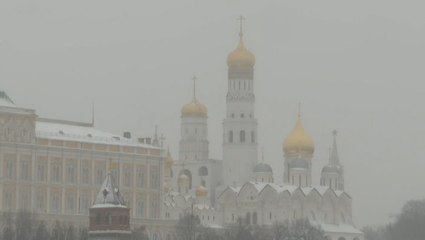Heavy snow falls on Russia's capital