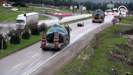 Suriye sınırına askeri sevkiyat sürüyor