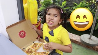Suri and Annie Pretend Play Pizza Delivery Drive Thru Restaurant Funny Toy Food