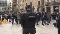 Manifestantes de Arran protestan contra concentración de Jusapol en Barcelona
