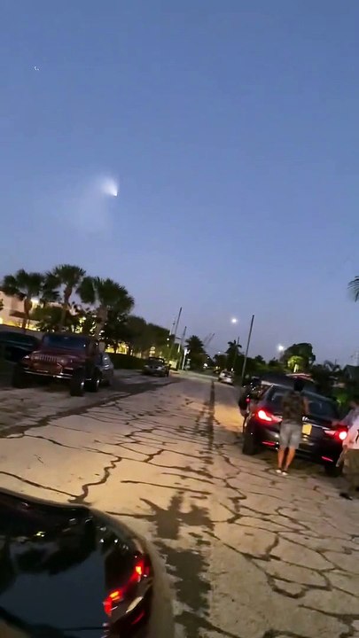 UFO Sighting Over West Palm Beach, Florida on February 9, 2021