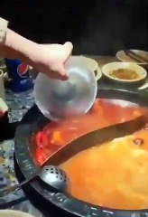 Yemekteki fazla yağı almak için kullanılan buz yöntemi.