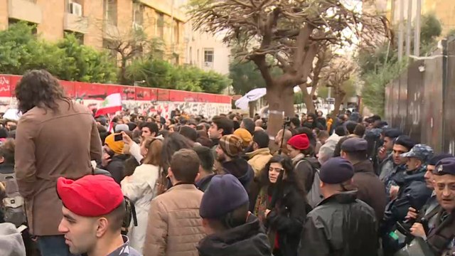 الفساد المستشري بالإدارات الرسمية يكلف لبنان خسائر بمليارات الدولارات سنويا