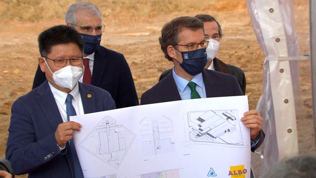 Feijóo durante el inicio de obras de la nueva factoría de Hijos de Carlos Albo