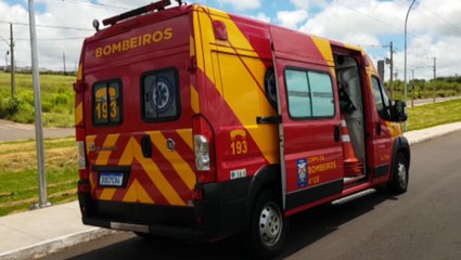 Ciclista sofre queda na Avenida Amazônia, ao lado do Ecopark Oeste
