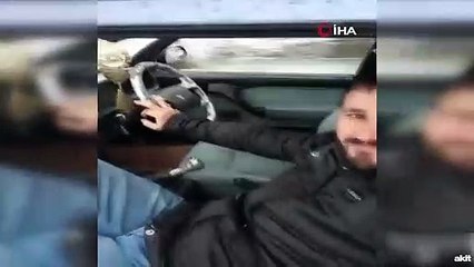 Canlı yayın sırasında direksiyonu bırakan sürücüden video sonunda sürpriz