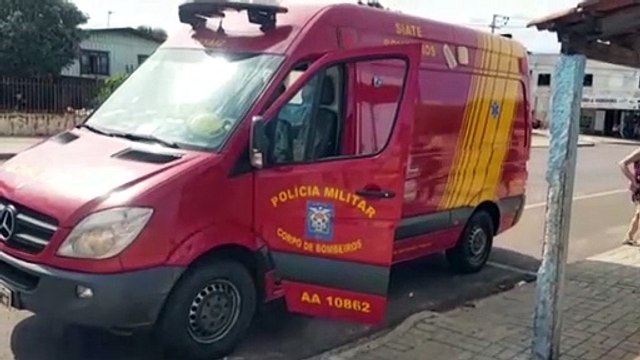 Durante brincadeira, menino de três anos sofre queda de altura e é socorrido pelo Siate