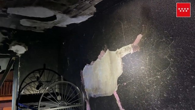 Bomberos de la Comunidad de Madrid extinguen un incendio en Leganés