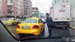 Taksiciler UBER aracının önünü kesip sürücüyü tehdit ettiler