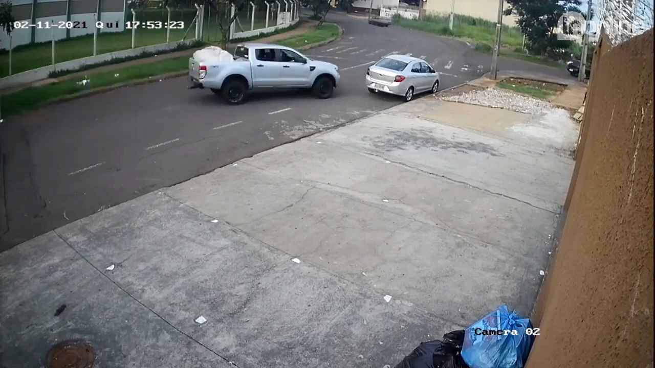 Câmera flagra acidente em Maringá