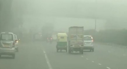 Delhi Fog :दिल्ली में आज सुबह घने कोहरे का असर, कई इलाकों में विजिबिलिटि ना के बराबर