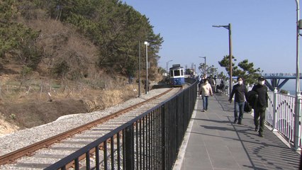 코로나 불안 속 포근한 날씨... 해안산책로 북적 / YTN