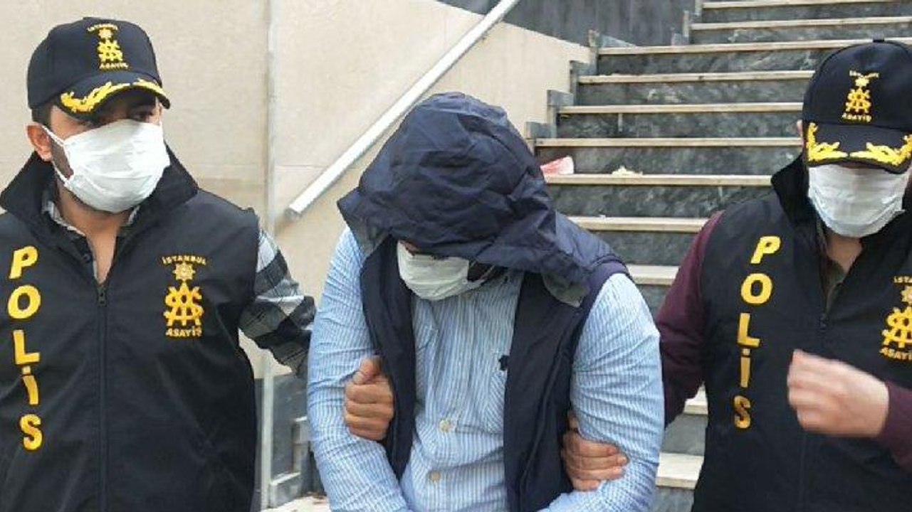 Kendisini polis olarak tanıtan kişiye 1.7 milyon lira verdi