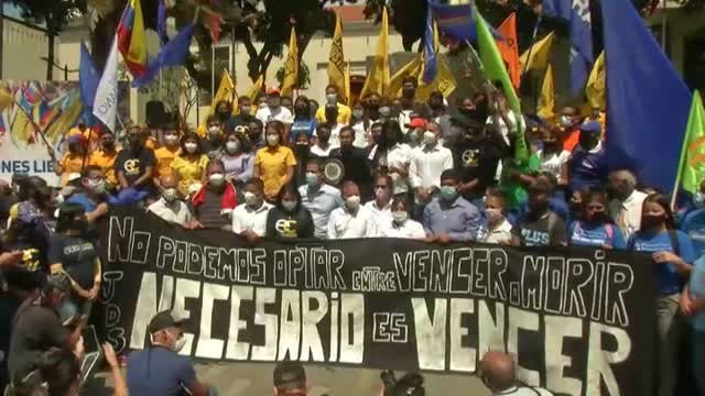 Guaidó reúne a cientos de jóvenes en un mitin para exigir cambios políticos en Venezuela