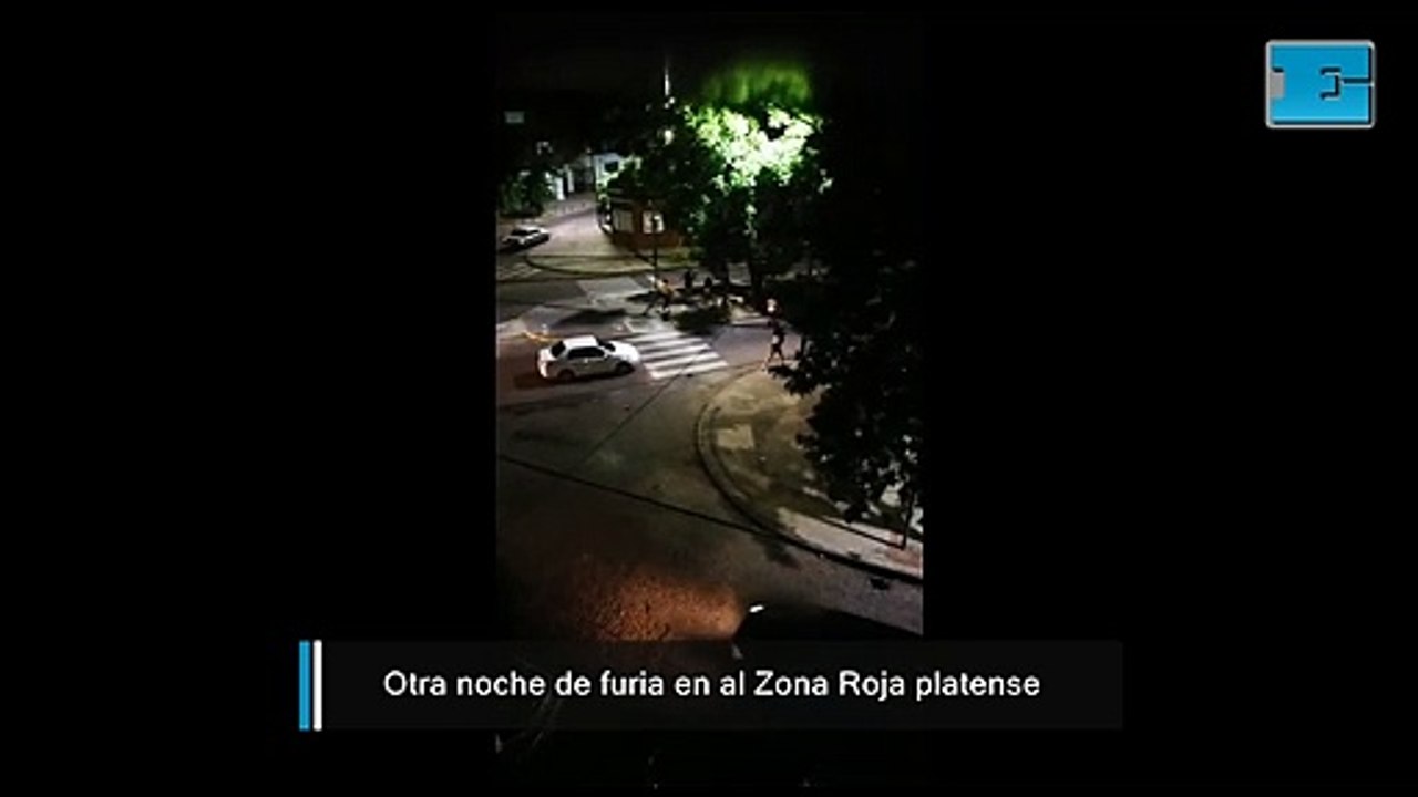 Madrugada de descontrol en la Zona Roja platense: ataques con palos y piedras