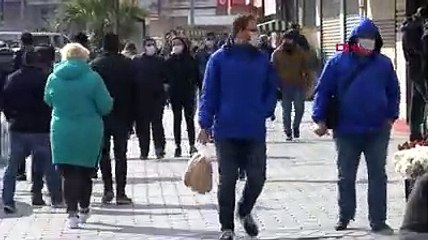 Gaziosmanpaşa'da kısıtlamaya rağmen dikkat çeken kalabalık