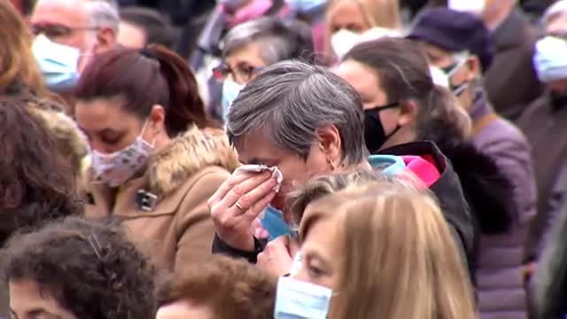 Multitudinaria concentración en repulsa por el último crimen machista en Sestao