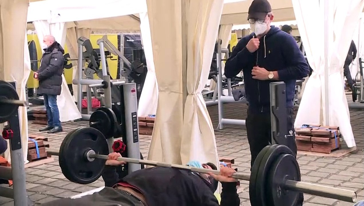 Trainieren im lockdown: fitnessstudios im freien