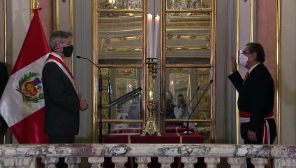 Un nuevo ministro de Salud asume en Perú, el quinto en pandemia