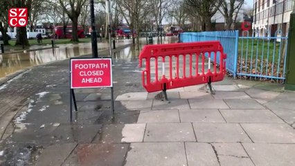 Download Video: Londra’da su borusu patladı, sokaklar göle döndü