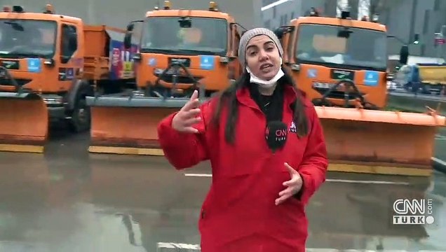 Beklenen kar geldi, İstanbul trafiği kilitlendi