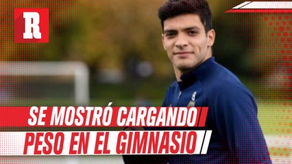 Raúl Jiménez se mostró cargando peso en el gimnasio durante su rehabilitación