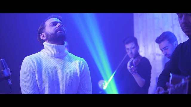 Ηλίας Βρεττός - Τον Άνθρωπο Τον Λάθος [Acoustic Version] (Official Music Video)