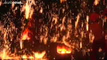شاهد: احتفالات بألعاب نارية من الحديد المنصهر في الصين