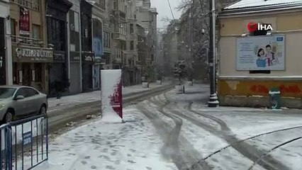 Taksim Meydanı beyaza büründü