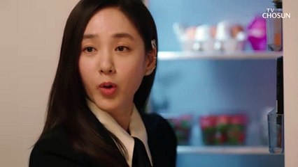 서로에게 김밥을 먹여주는 이태곤과 김보연 TV CHOSUN 20210214 방송