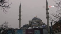 Eminönü Meydanı'nda kartpostallık kar görüntüleri