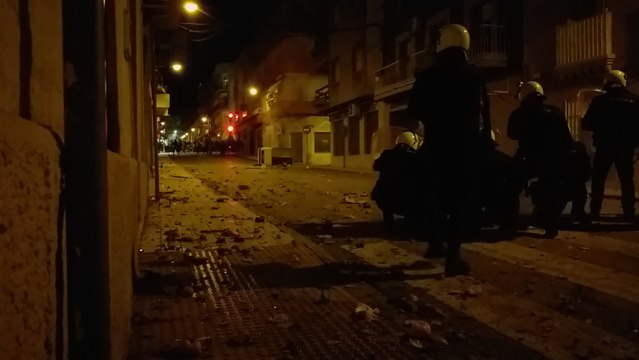 Hasta 13 detenidos y 19 policías heridos por disturbios en Linares