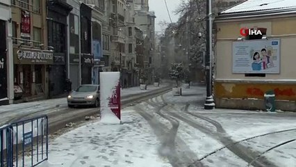 Taksim Meydanı beyaza büründü