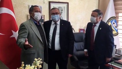 CHP Kuşadası Kurucu Üyesi Hasan Saç'ın 87 yıllık CHP rozetini hediye eden Hasan Çıkıkçı'ya bu anlamlı hediye için teşekkür ederim.  Kuruluşun ve Kurtuluşun Partisi olan CHP bir Çınardır. Kökleri Kuvayı Milliye ile Atatürk İlke ve Devrimlerine dayanan CHP
