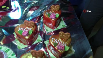 Kalp şeklinde simit ve pastalar yaparak kalpleri fethettiler