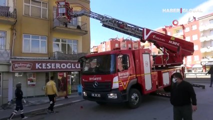 Dövdü, bıçakladı, eve kilitledi! Balkonda böyle yardım bekledi