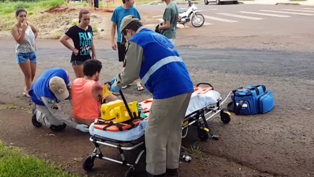 Rapaz fica ferido após colisão entre motos na Rua Poente do Sol