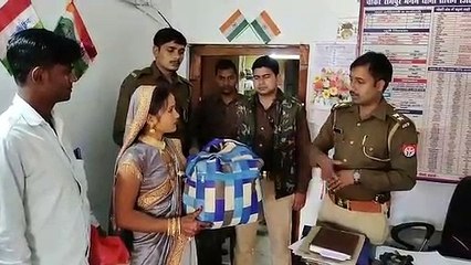 दम्पत्ति के चेहरे पर आई मायूसी खुशी में बदली, खोया बैग मिला वापस