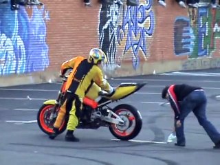 Paulo Martinho quemando rueda en Venta de Baños_HIGH