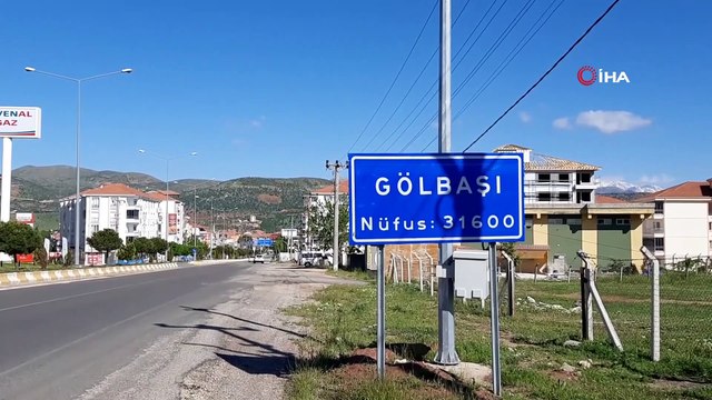 İlçeye inen kurtları araçla böyle kovaladılar