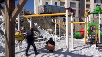 Yüksekovalılar yasağa rağmen sıcak havanın keyfini çıkardı